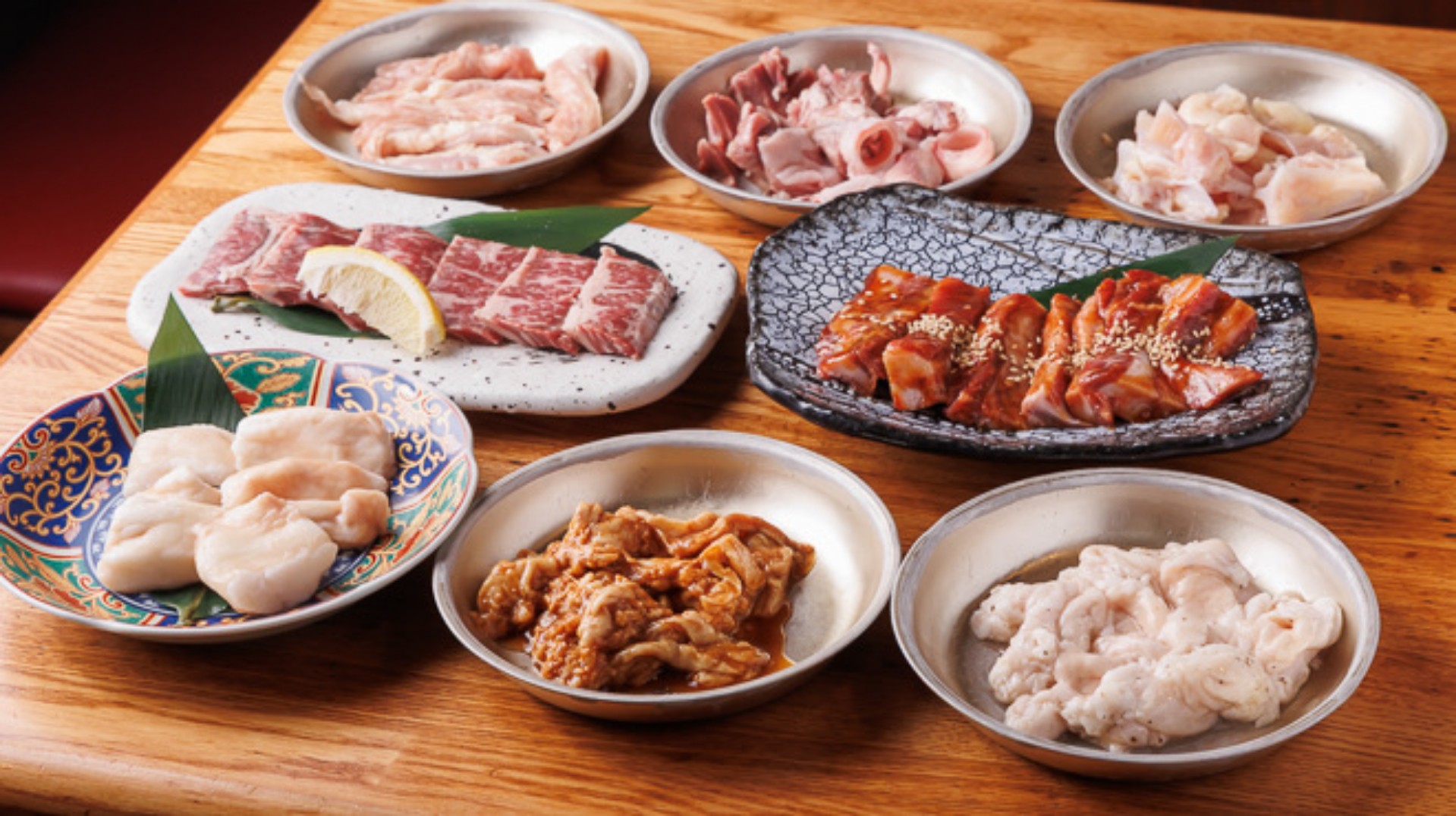 肉・ホルモンの食卓